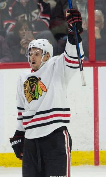 Panik's late power-play goal lifts Blackhawks past Senators (Mar 16, 2017)